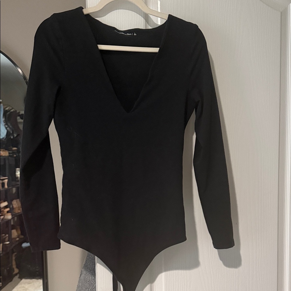 Abercrombie Black Long-Sleeve V-Neck Bodysuit - Women